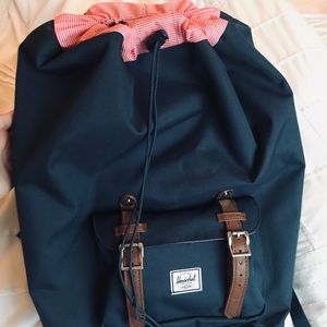 Herschel little America backpack 25L